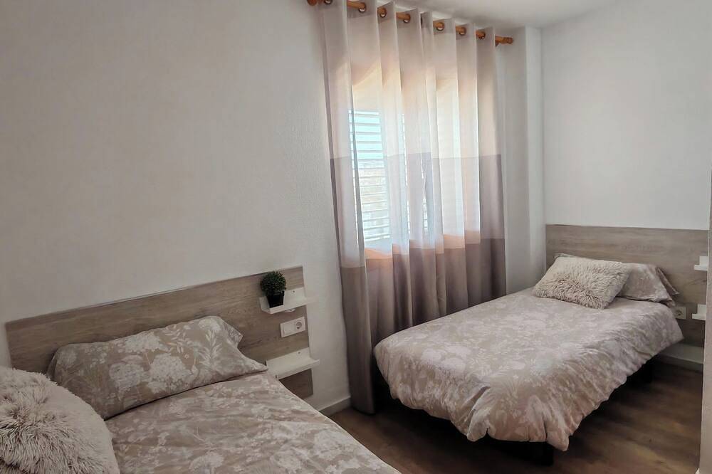Appartement entier, Costamar, bungalow familiar con terrazas y piscina a 5 minutos de la playa in Los Arenales del Sol, Elche