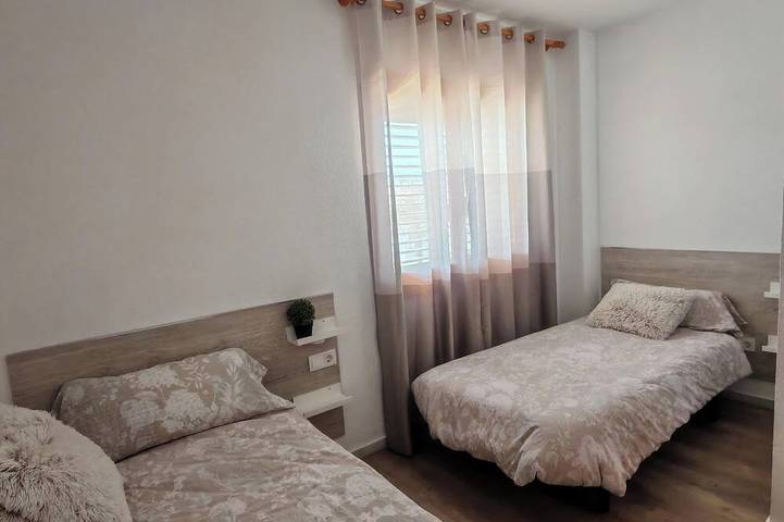 Appartement entier, Costamar, bungalow familiar con terrazas y piscina a 5 minutos de la playa in Los Arenales del Sol, Elche