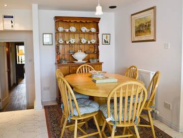Holiday Rental for 10 People in Red Wharf Bay, Isle of Anglesey, Photo 4