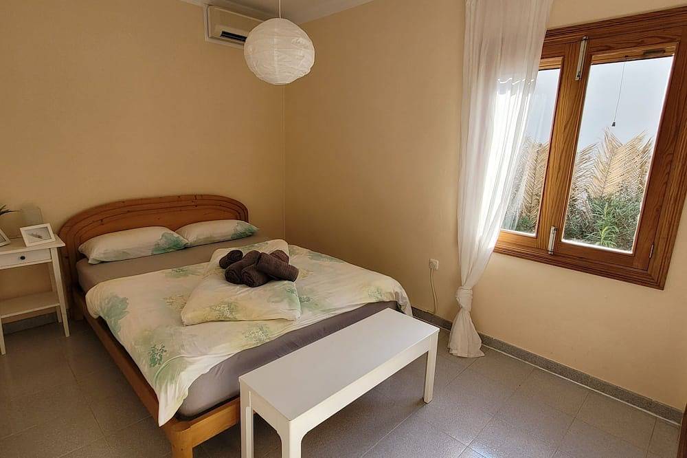 Ferienhaus mit Pool und Palmen in Cala Anguila, Manacor