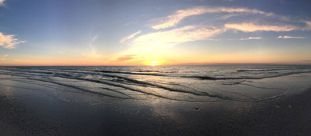 Ganze Wohnung, Wunderschöne Wohnung und idealer Urlaub! Schritte zum Strand! Toller Kurzurlaub für Paare in Marco Island, Southwest Florida