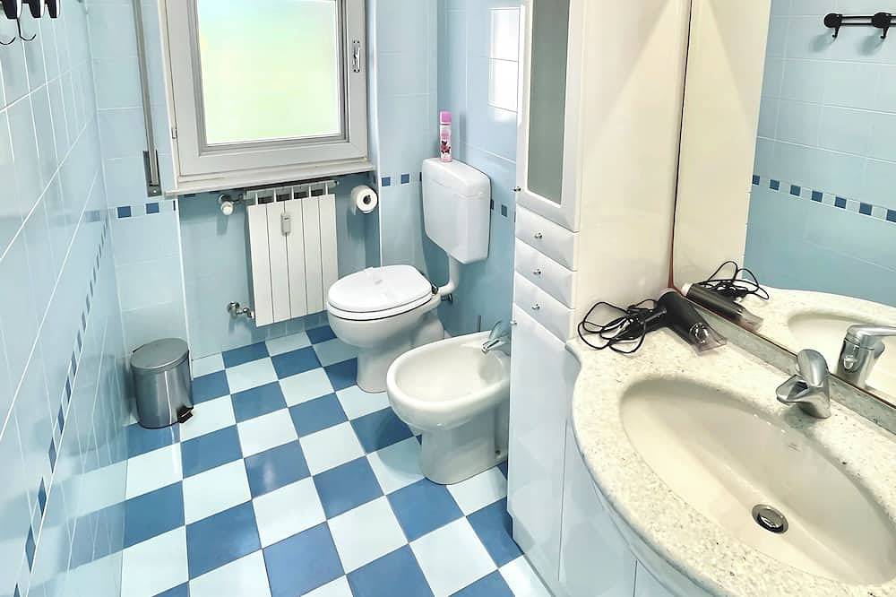 Entire apartment, [House of Sun] Relax & Beach 400 meters away in Albenga in Albenga, Riviera di Ponente