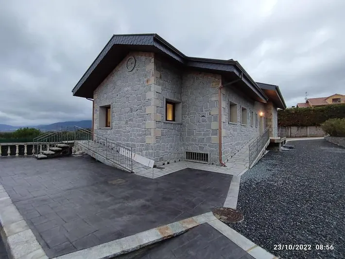 Casa de vacaciones para 6 personas, con vistas además de piscina y jardín - 1