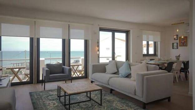 Three-Bedroom House in Praia das Maçãs, Colares