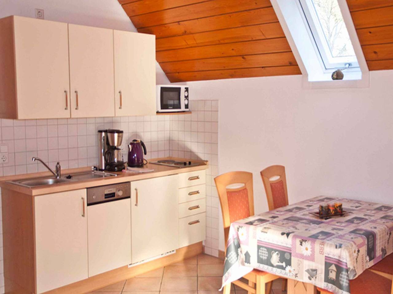 Ganze Wohnung, Ferienwohnung 'Sonneneck' mit Bergblick, Gemeinschaftspool und Wlan in Wolfach, Mittlerer Schwarzwald