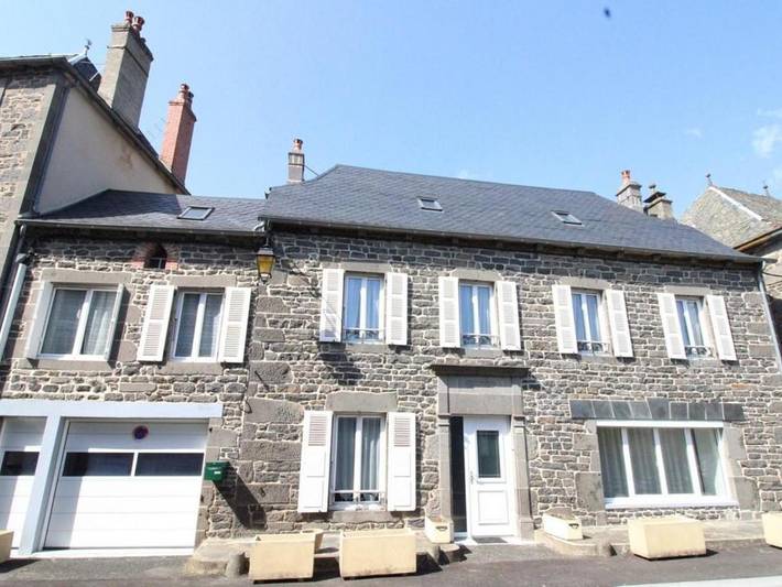 Location de vacances pour 5 personnes, avec Jardin à Neuvéglise