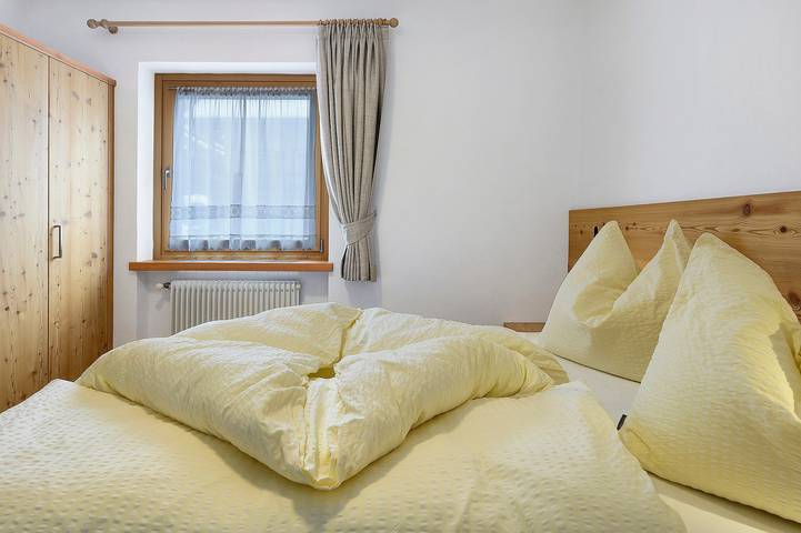 Ganze Wohnung, Ferienwohnung 'Goller Pilat' mit Bergblick, privater Terrasse und Wi-Fi in St. Ulrich in Gröden, Dolomiti Superski
