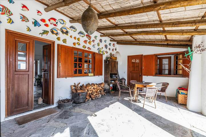 Holiday Home 'Casa Do Mar' with Sea View, Private Pool and Wi-Fi in Azoia, Sesimbra (Castelo)