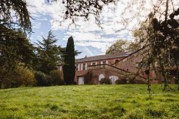 Location de vacances pour 14 personnes, avec Terrasse et Jardin ainsi que Piscine et Vue à Grisolles