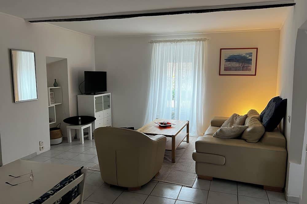 Appartement entier, Entre mer et montagne, appartement 2 pièces proche des commerces et parkings. in Le Broc, Côte méditerranéenne (France)