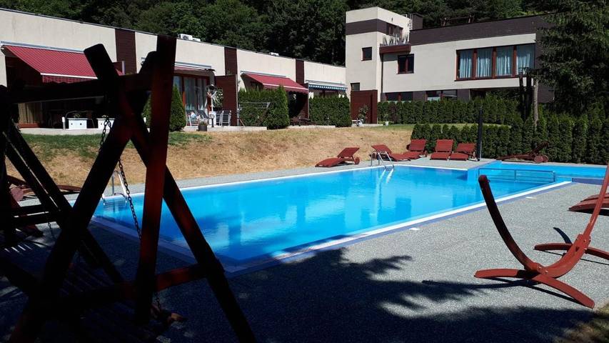 Ferienwohnung für 4 Personen, mit Balkon und Garten sowie Pool und Sauna