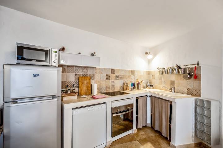Charming House in Bonnieux with Terrace and Garden View in Bonnieux, Parc naturel régional du Luberon