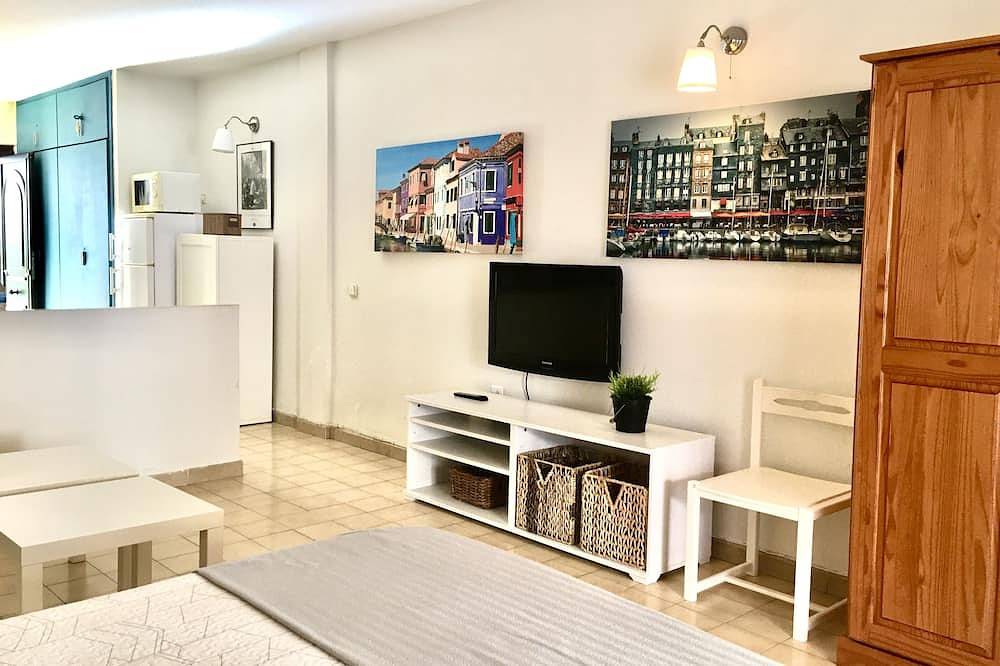 Entire apartment, Offer October 2025-Perfect for your vacation. Free Wifi, beach 3 minutes in Playa Puerto Colón, Adeje