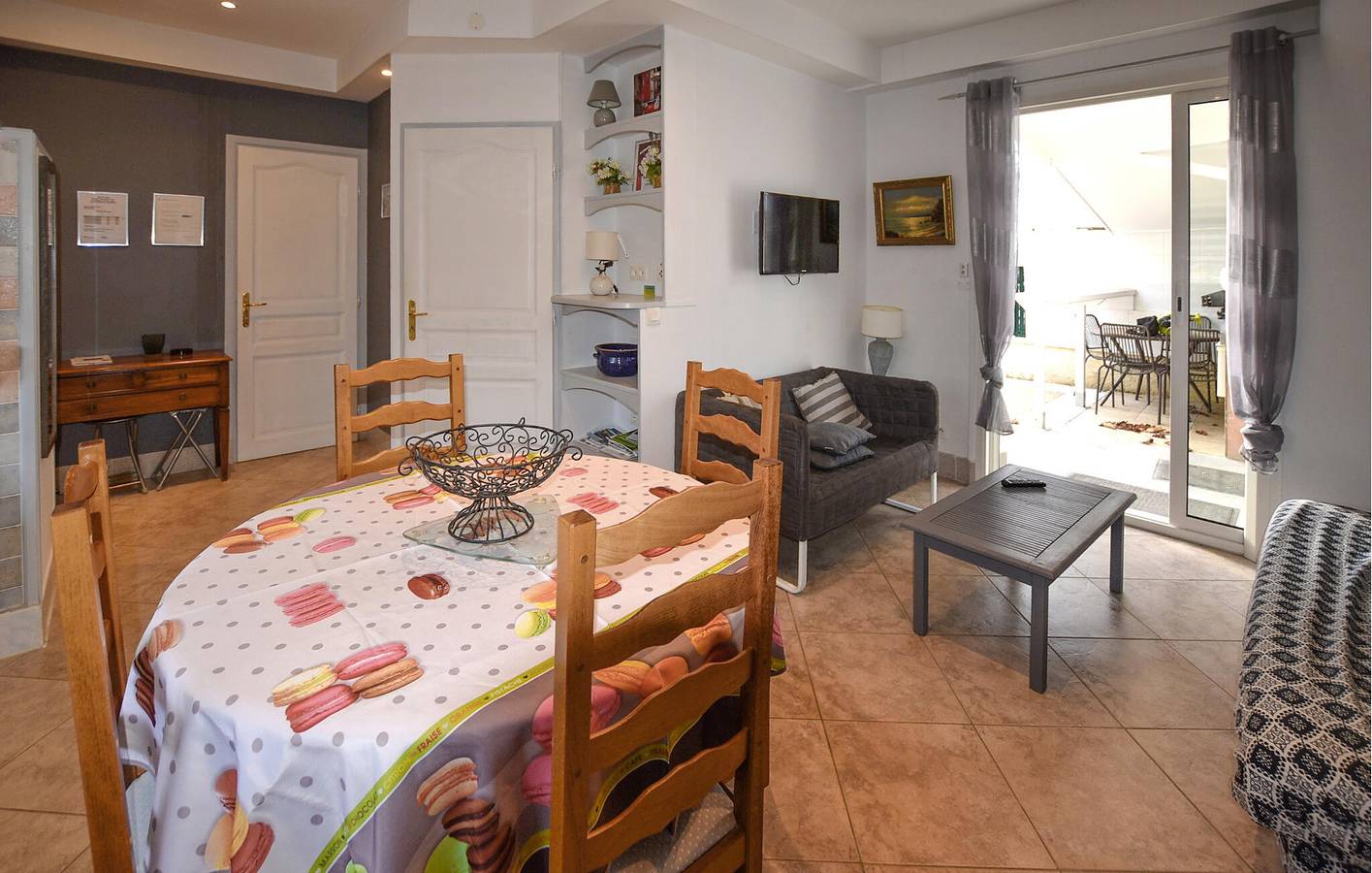 Moderno apartamento vacacional con piscina, jardín y aparcamiento a 2 km de Vaison-la-Romaine in Vaison-la-Romaine, Parque natural regional del Mont Ventoux