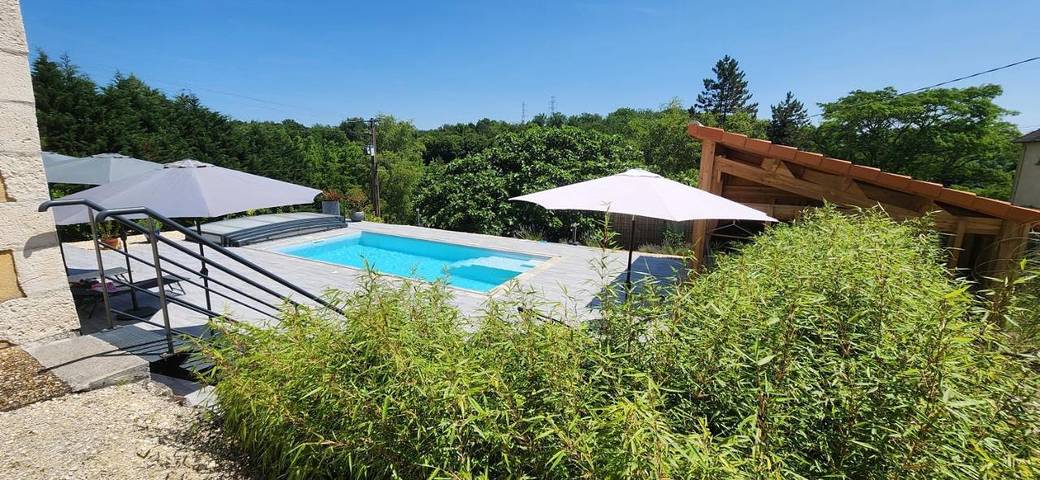 Location de vacances pour 6 personnes, avec piscine ainsi que jardin et vue à Liorac-sur-Louyre - 2