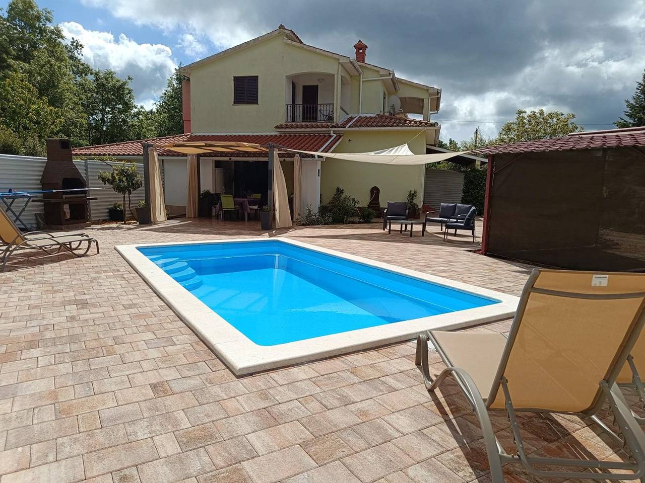 Jadranka - Green Oasis Near Barban - A House with a Pool, pet frendly in Barban, Zuidkust Istrië