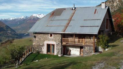 Gîte pour 4 personnes, avec jardin et terrasse à Eygliers