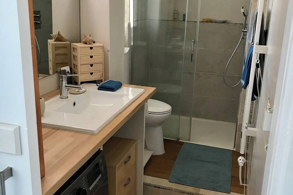 Appartement entier, Studio lumineux avec petite terrasse in Viroflay, Yvelines