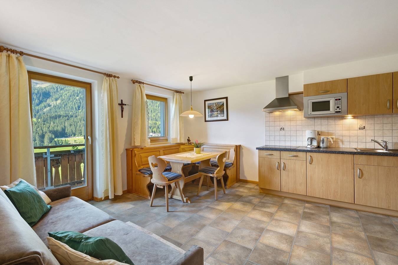 Appartement entier, Appartement "Fichte" avec vue sur les montagnes, jardin privé et Wi-Fi in Alpes de Stubai, Racines (Italie)