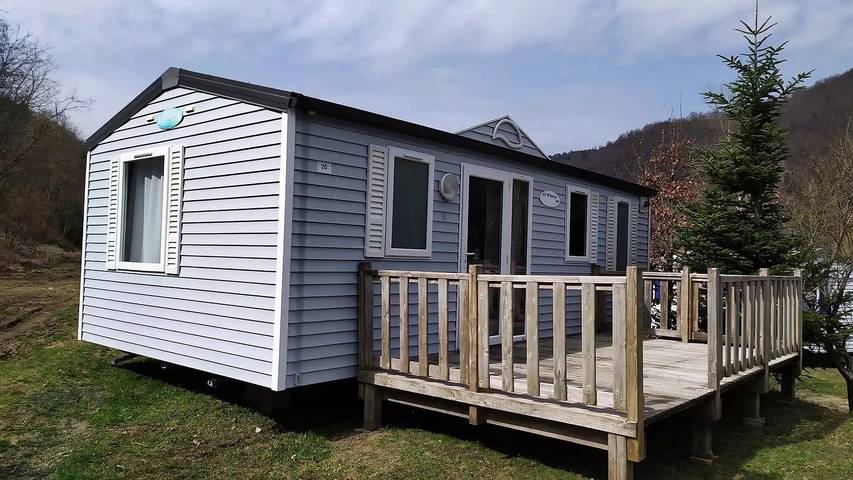 Camping pour 4 personnes, avec piscine et vue ainsi que terrasse et sauna, animaux acceptés en Haute-Loire - 2