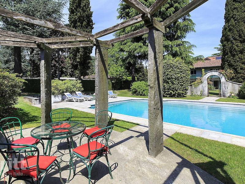 Tritt — Authentisches Ferienhaus für 8 Personen mit Pool in Lesa am Lago Maggiore in Lesa, Lago Maggiore (Piemont)