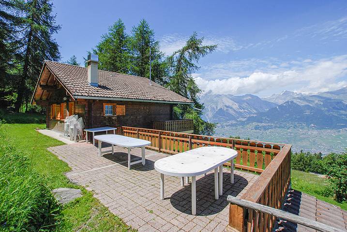 Ferienhaus für 16 Personen, mit Balkon und Terrasse sowie Garten und Ausblick im Wallis - 2