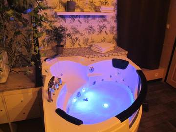 Hôtel pour 2 personnes, avec jacuzzi à Bourg