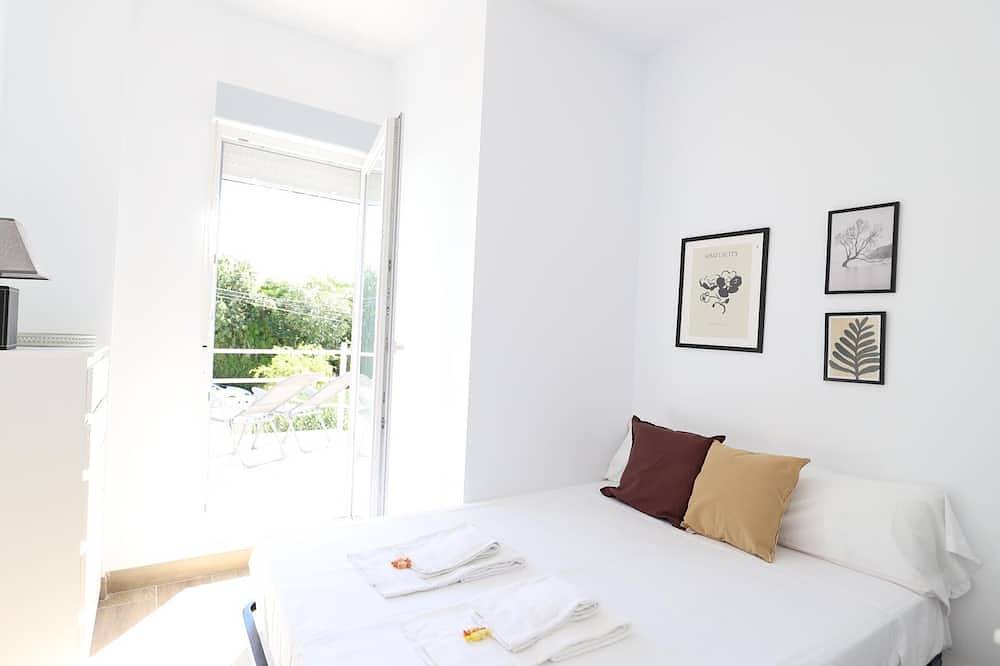 Independent villa 200m from Almardá beach with shared garden and pool in Playa de Almardá, Sagunto