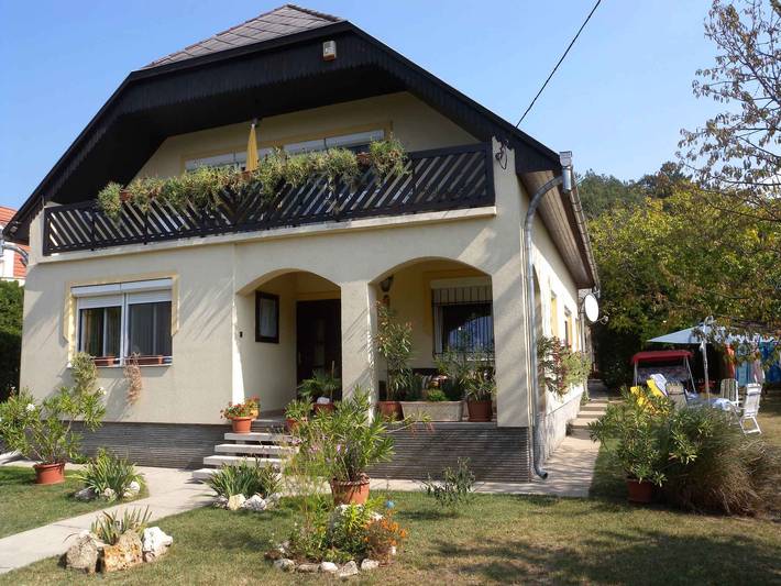 Ferienwohnung für 4 Personen, mit Balkon und Garten in Gyenesdias