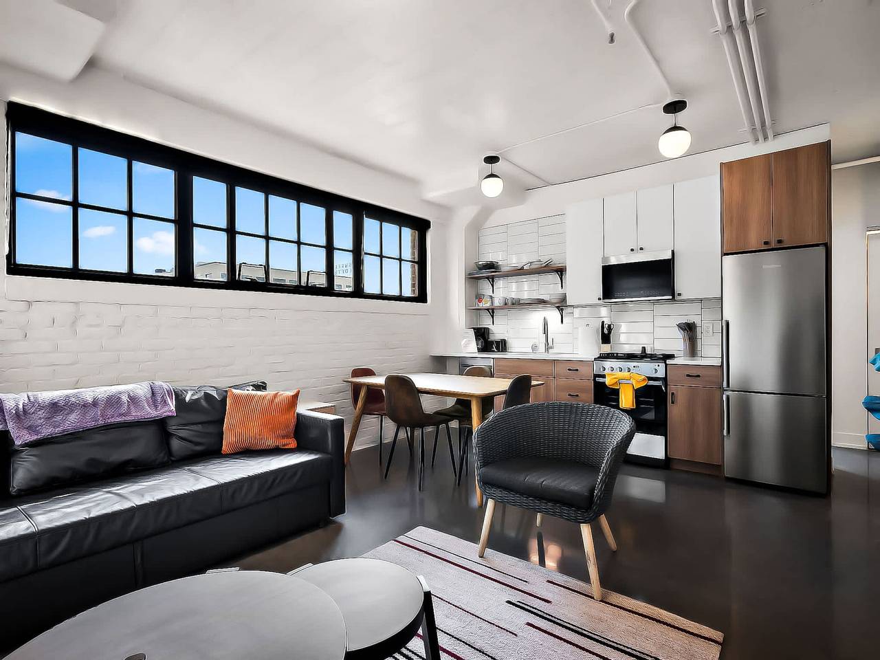 Entire apartment, Cozysuites Nlg w pool  bowling alley  sauna  25 in Minneapolis, Twin Cities