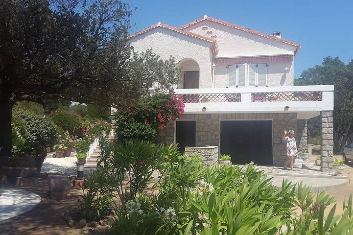 Gîte pour 4 personnes, avec terrasse et jardin dans Office de Tourisme de Cargese