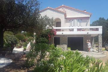 Location de vacances pour 4 personnes, avec jardin et terrasse dans Office de Tourisme de Cargese