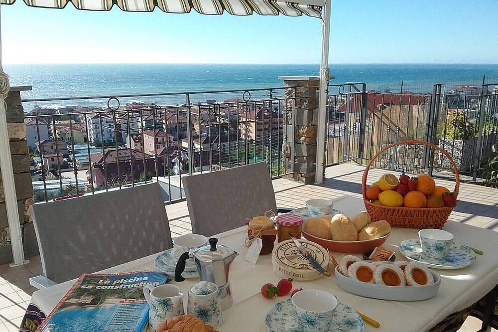 Villa Nemo, Ligurien, perfekter Meerblick und privater Pool, 5 Minuten zum Strand in Riva Ligure, Riviera di Ponente