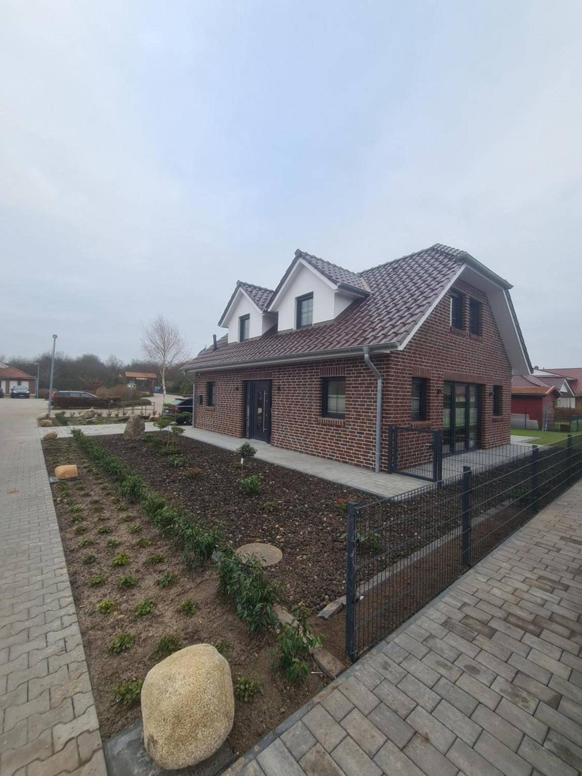 Holiday Home 'Emily' with Lake View, Private Terrace and Wi-Fi in Geeste, Hasetal