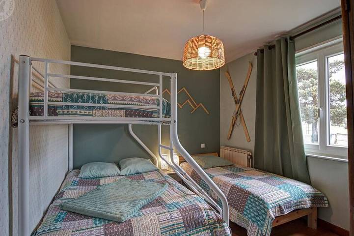 Gîte pour 6 personnes, avec jardin, animaux acceptés à Saint-Georges-en-Couzan - 4