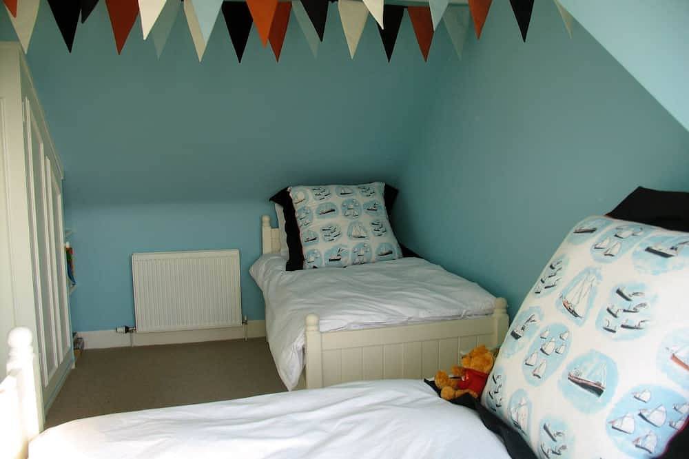 Beautiful location with sea views & beach close by. in Isle of Bute, Argyll & Bute