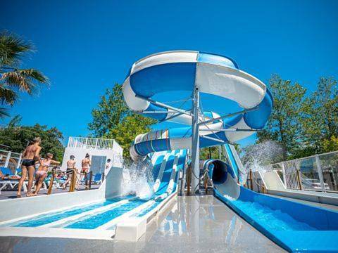 Camping für 6 Personen, mit Terrasse und Garten sowie Pool in Messanges