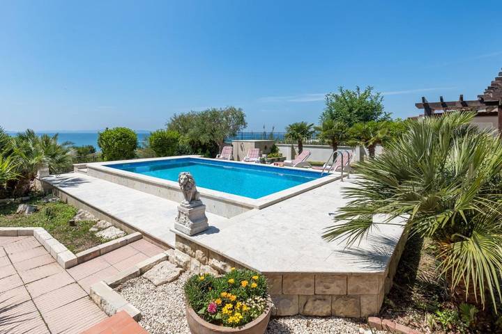 Villa pour 5 personnes, avec vue ainsi que piscine et jardin à Split - 3