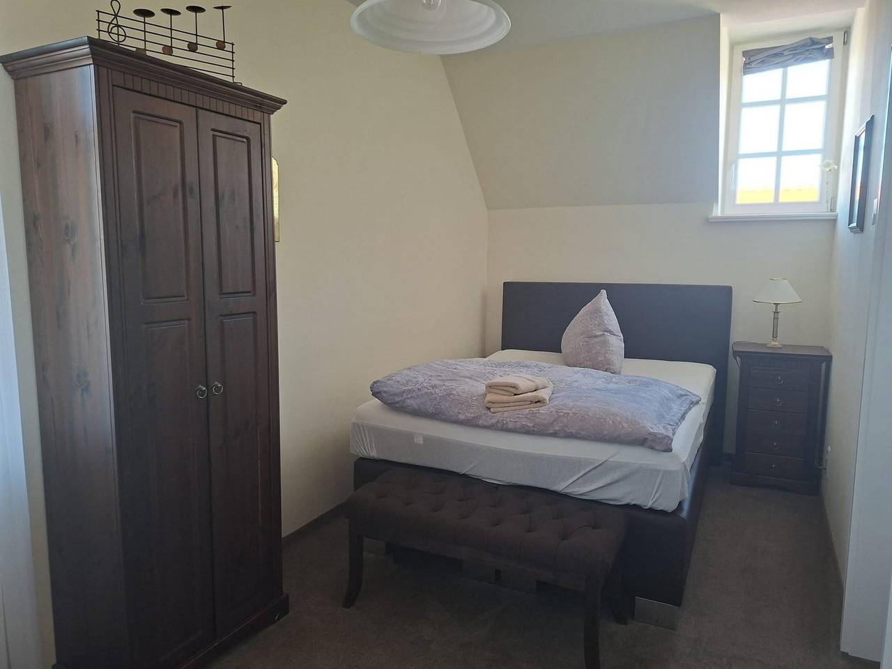 Einzelzimmer-Eigenes Badezimmer in Droyßig, Saale-Unstrut