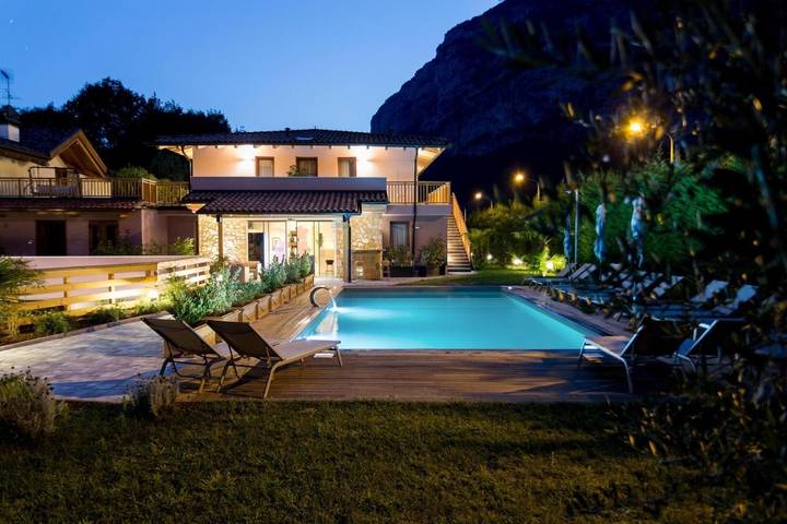 Zimmer für 2 Personen, mit Whirlpool und Terrasse sowie Garten und Kinderpool in Dro