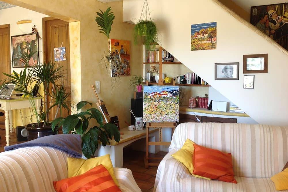 Taradeau, Villa en un entorno típico provenzal, agradable con magníficas vistas in Taradeau, Region de Draguignan