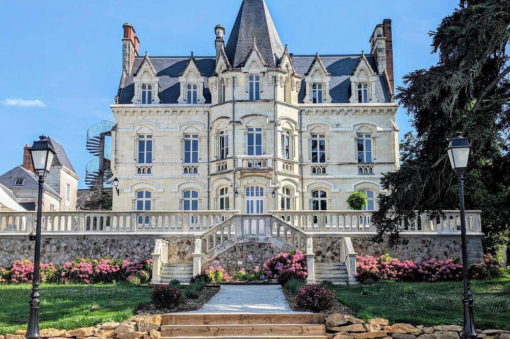 Dépendance du Château de Saint Saturnin sur Loire avec vue sur la Loire in Brissac-Loire-Aubance, Vallée de la Loire