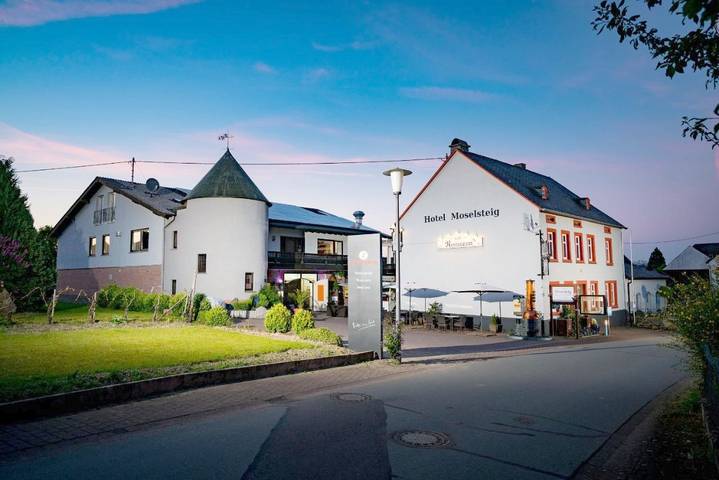 Ferienhaus für 2 Personen, mit Terrasse und Garten sowie Sauna in Osann-Monzel