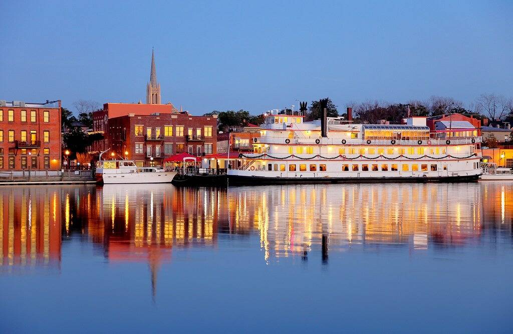 Ganze Wohnung, Dt~ Free parking~W/D ~Wifi~ Sunset river views in Wilmington, New Hanover County