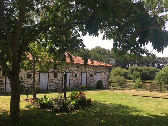 Location de vacances pour 8 personnes, avec jardin à Pressac - 3