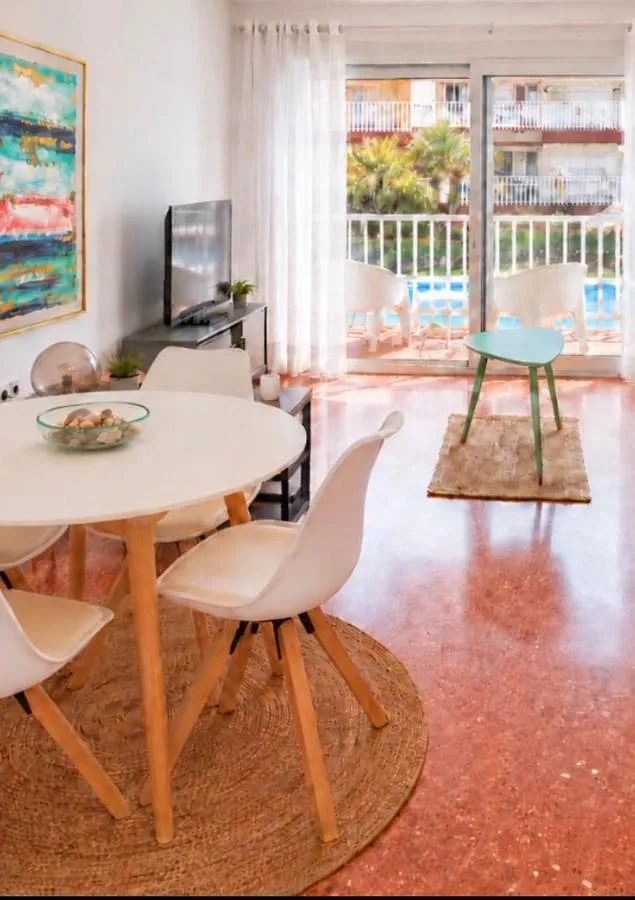 Ferienwohnung für 2 Personen, mit Balkon und Pool sowie Ausblick - 1