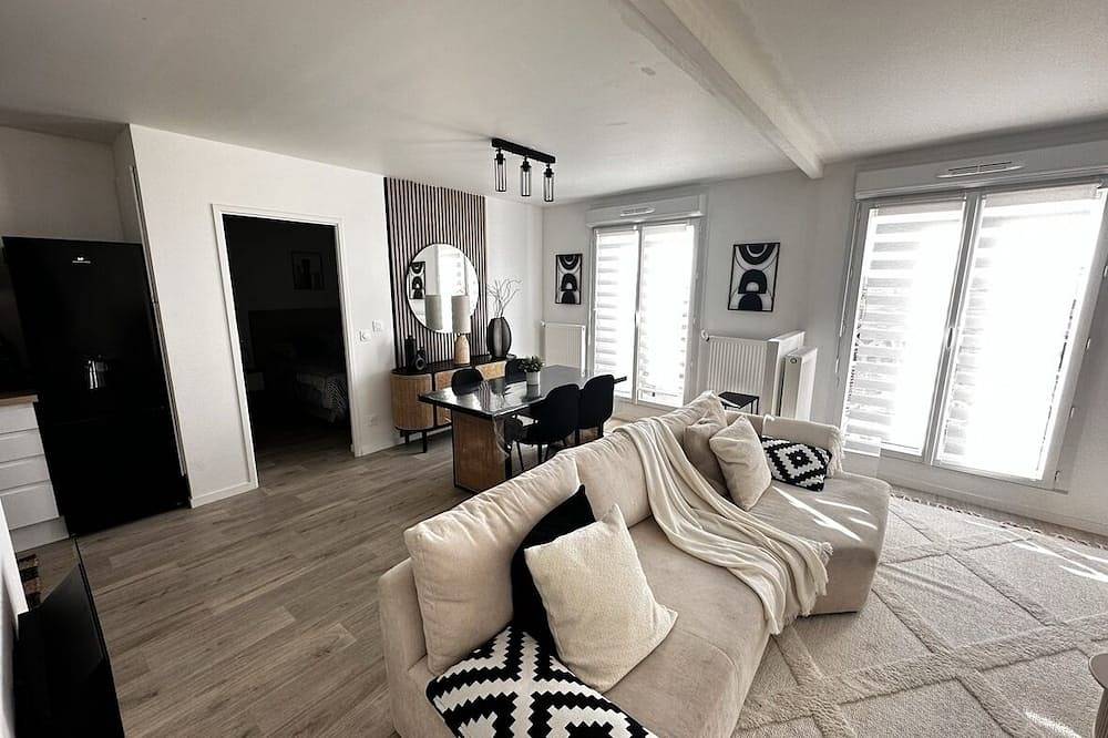 Appartement entier, Grand F2 dernier etage belle vue en residence privée in Le Blanc-Mesnil, Seine-Saint-Denis