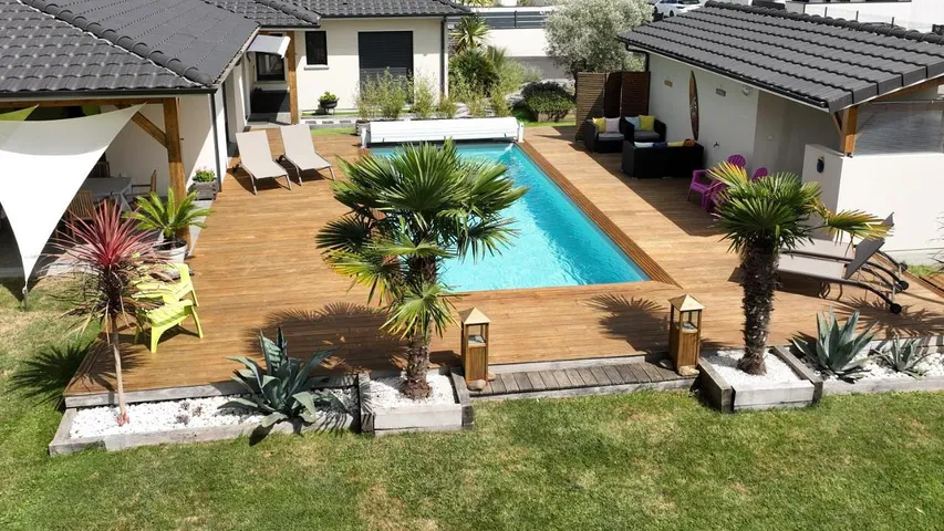 Alojamiento y desayuno para 2 personas, con piscina y vistas además de jardín y terraza - 1