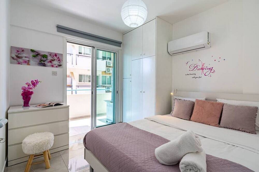 Ganze Wohnung, Andrea 3-Bedroom Apt in Mackenzie W/ Pool in Larnaka, Larnaca Bezirk