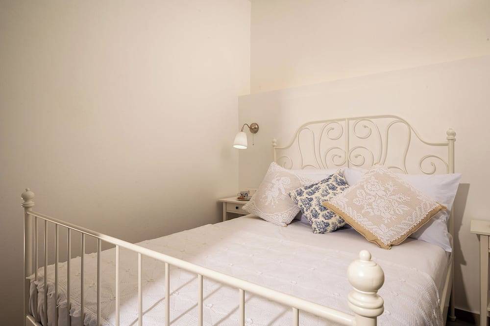 Marianthi's Home is ensconced in the enchanting Village of Old Hersonissos. in Iraklio-Heraklion en omgeving